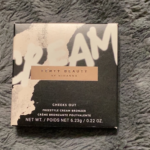 Fenty Beauty Hunnie Glaze Cheeks Out - Picture 7 of 8